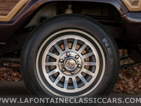 Used 1991 Jeep Grand Wagoneer image 13