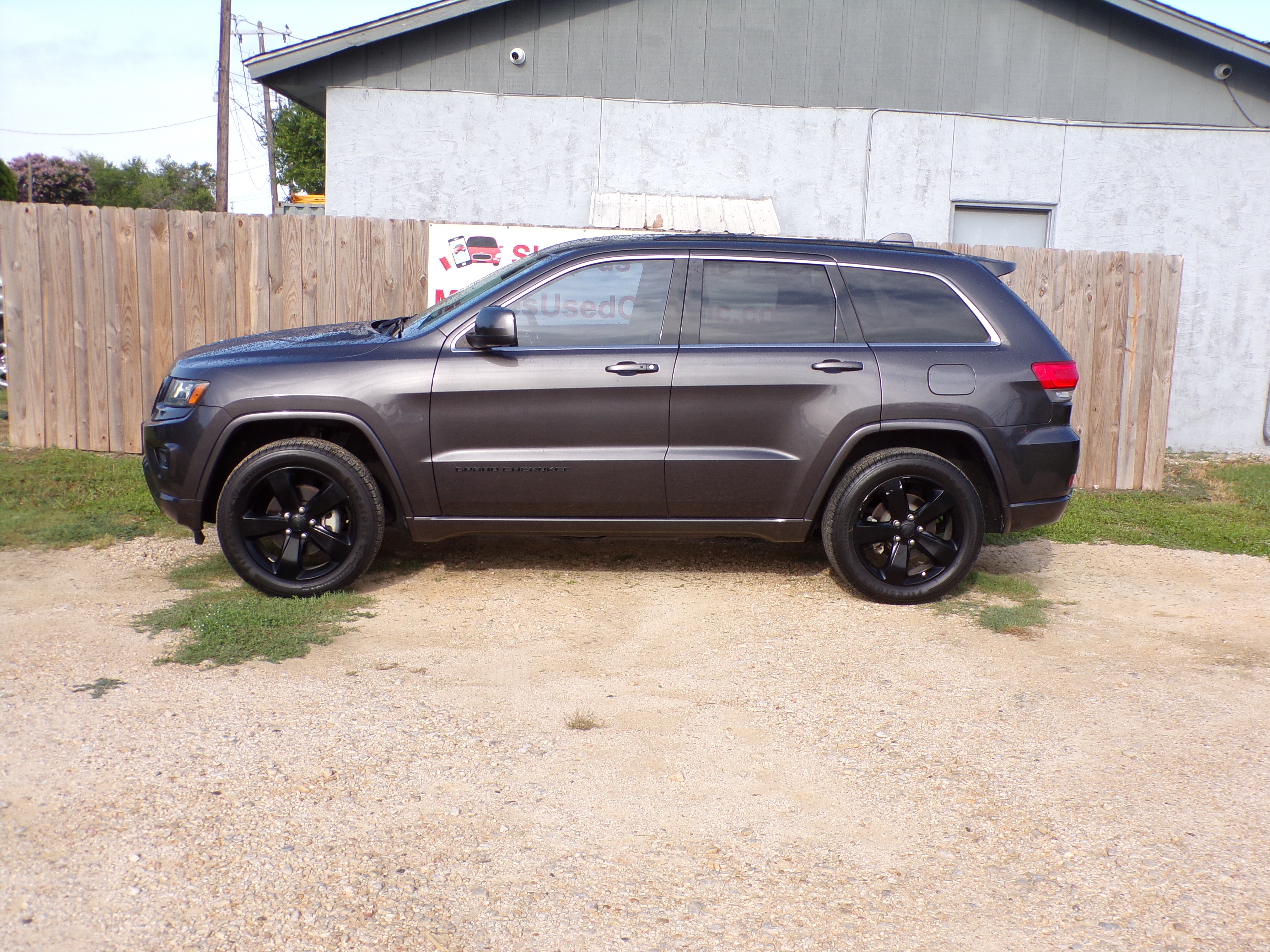 Used 2015 Jeep Grand Cherokee Altitude RWD image 2