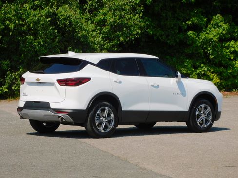 Used 2025 Chevrolet Blazer FWD LT w/ 2LT image 8