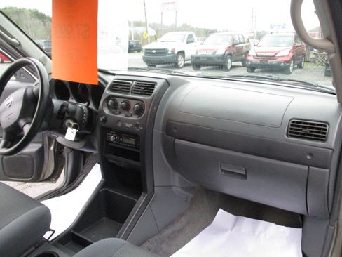 Used 2002 Nissan Frontier XE image 17