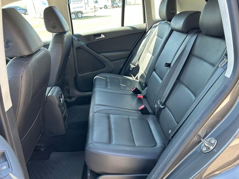 Used 2016 Volkswagen Tiguan FWD image 11