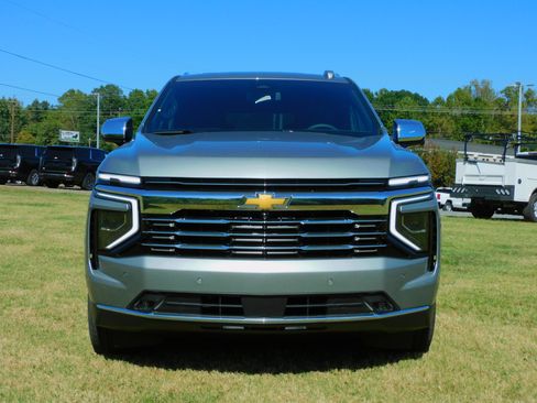 New 2026 Chevrolet Suburban Premier image 8
