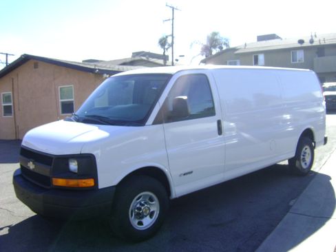 Used 2005 Chevrolet Express 3500 image 4