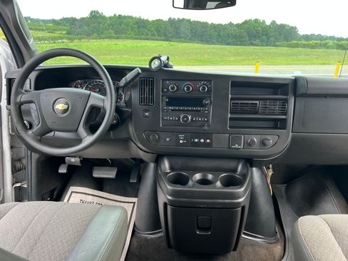 Used 2017 Chevrolet Express 3500 LT Extended Passenger RWD image 21