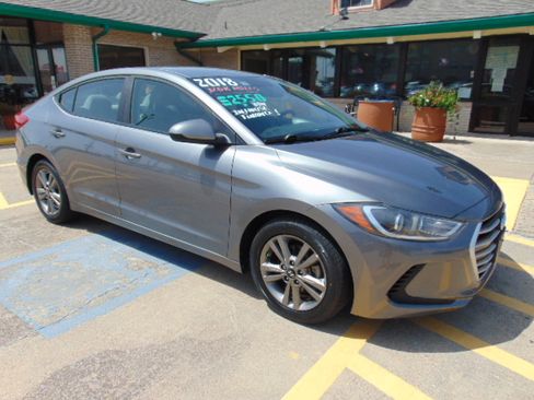 Used 2018 Hyundai Elantra SEL image 2