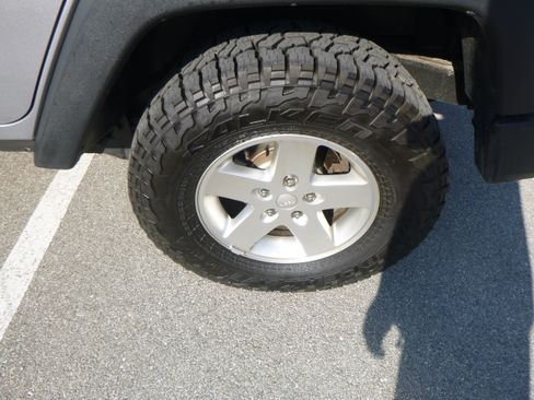 Used 2015 Jeep Wrangler 4WD Unlimited Sport image 11
