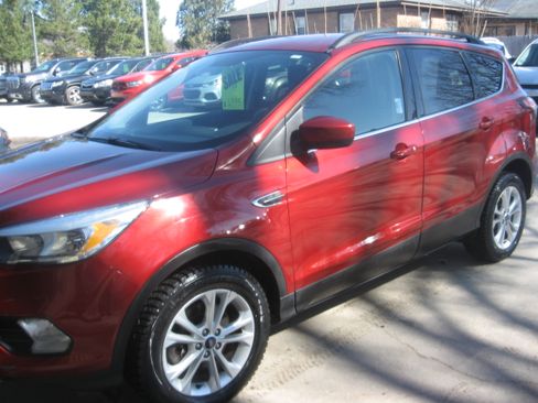 Used 2018 Ford Escape SE image 1