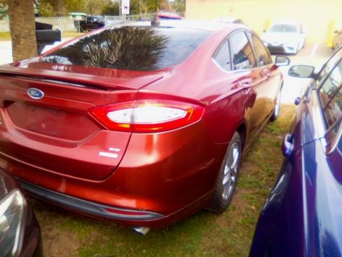 Used 2014 Ford Fusion SE FWD image 3
