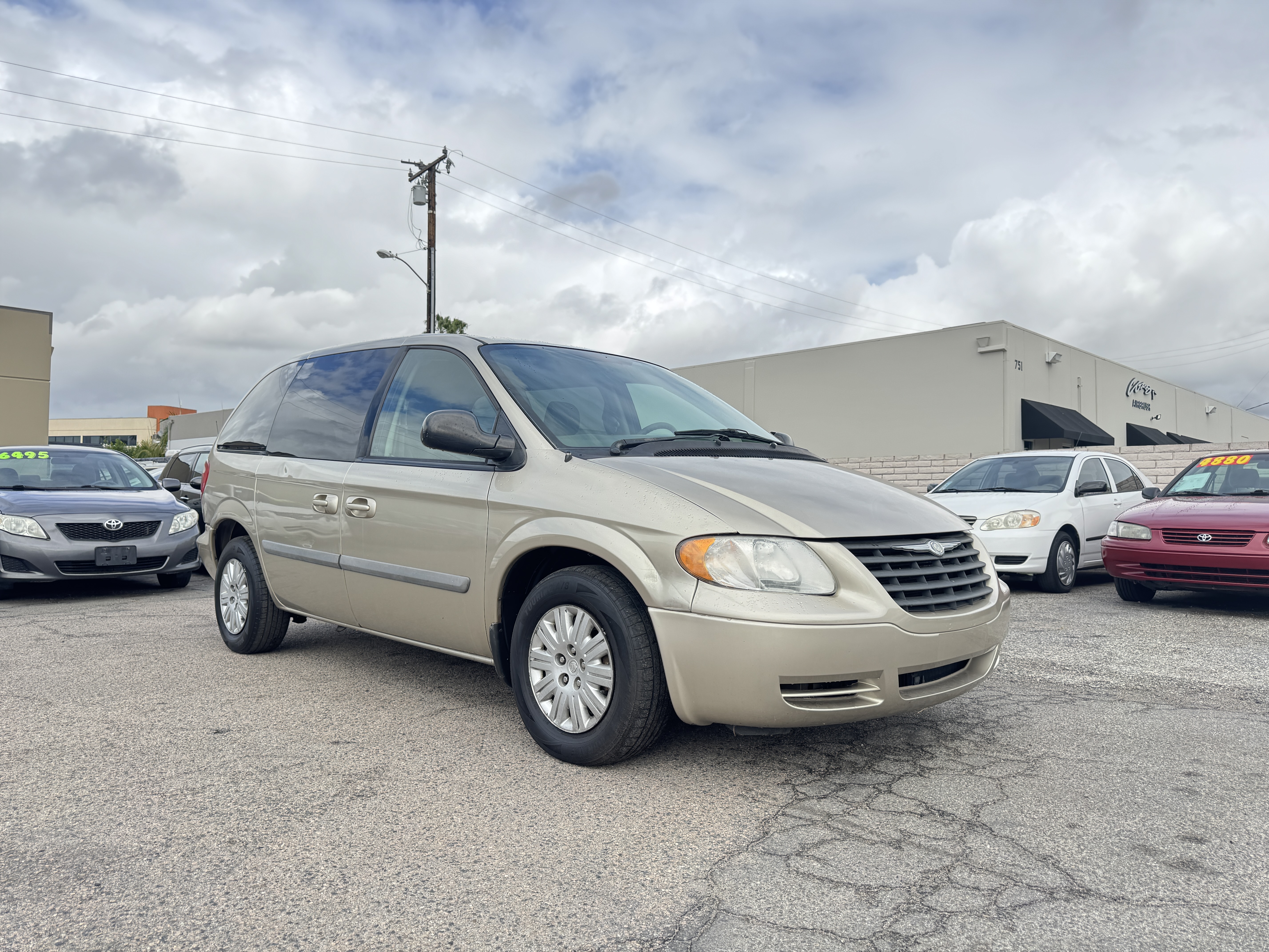 Used 2006 Chrysler Town & Country UNAVAIL FWD image 12