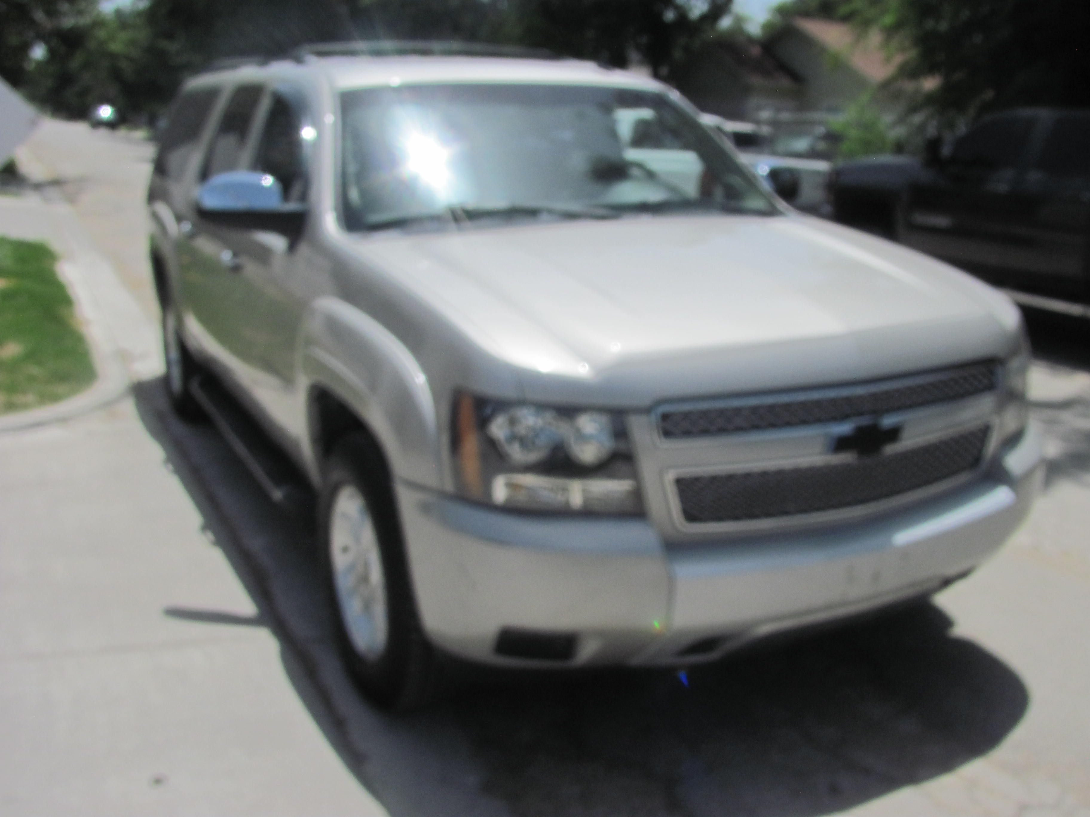Used 2008 Chevrolet Suburban 2WD image 2