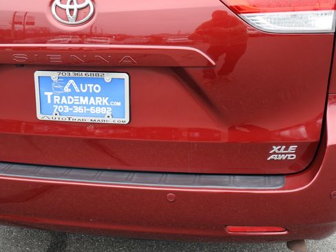 Used 2013 Toyota Sienna XLE image 11