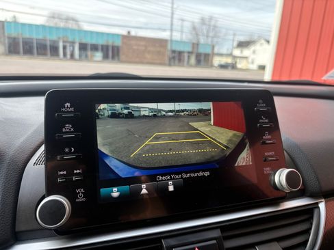 Used 2018 Honda Accord Sport image 17