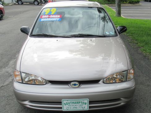 Used 1999 Chevrolet Prizm FWD image 3