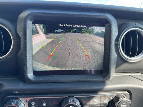 Used 2019 Jeep Wrangler 4WD Unlimited Sahara image 19