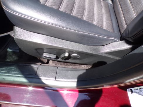 Used 2018 Ford Fusion SE FWD image 11