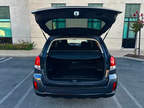 Used 2014 Subaru Outback 2.5i Premium Wagon 4D AWD/4WD image 10