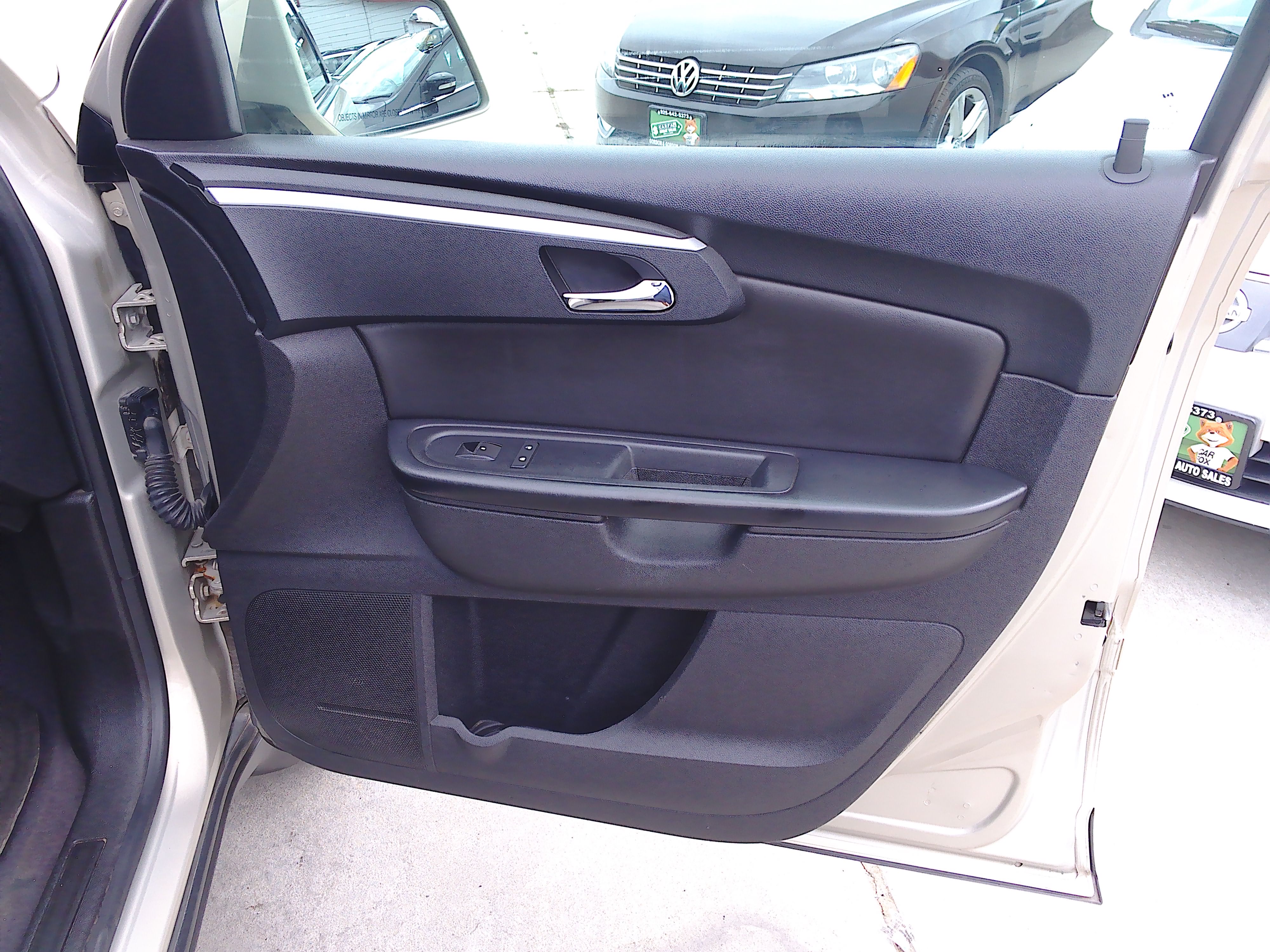 Used 2012 Chevrolet Traverse LT FWD image 12