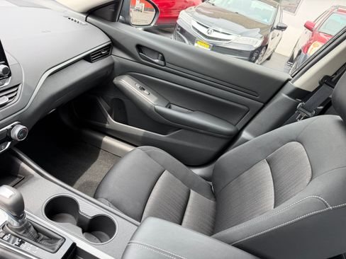 Used 2024 Nissan Altima 2.5 S FWD image 10