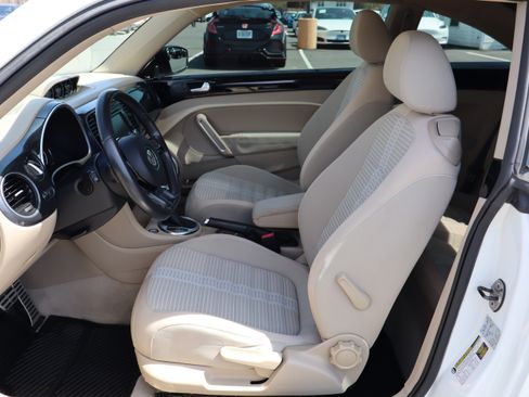 Used 2013 Volkswagen Beetle 2.0T image 13