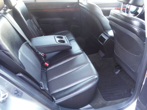 Used 2011 Subaru Outback 2.5i Limited image 14