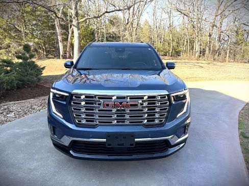 Used 2025 GMC Acadia Denali image 3