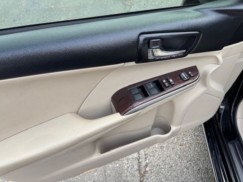 Used 2012 Toyota Camry XLE image 6