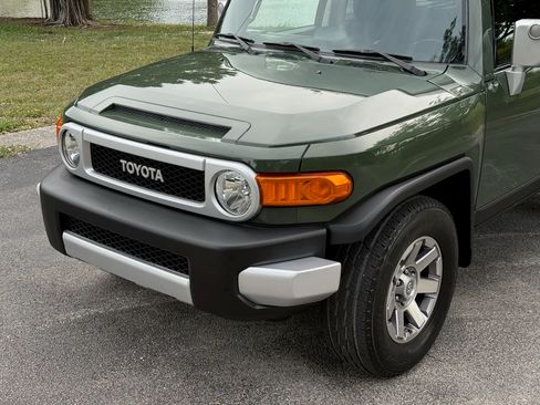 Used 2014 Toyota FJ Cruiser AWD/4WD image 23