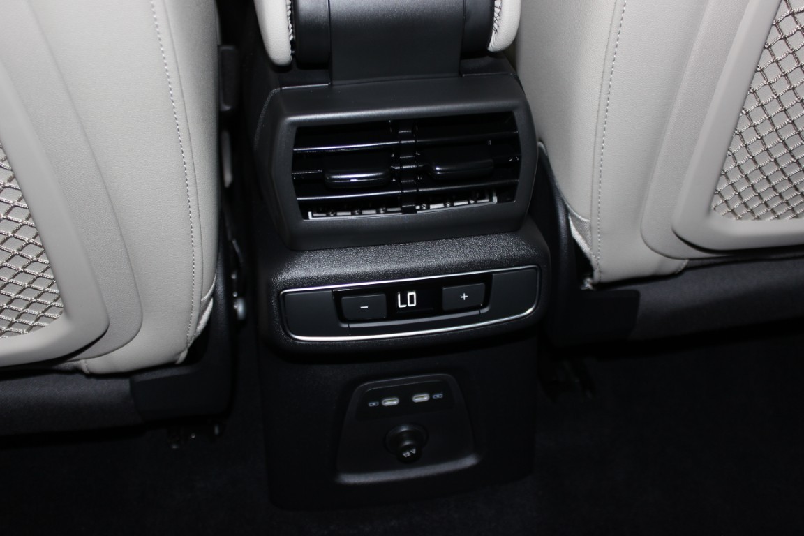 Used 2024 Audi Q4 e-tron quattro Premium Plus Sportback AWD/4WD image 34