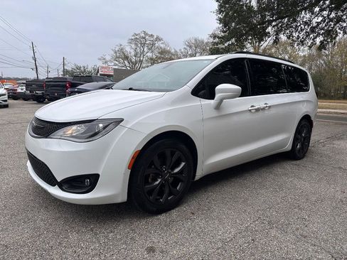 Used 2019 Chrysler Pacifica Touring Plus image 5