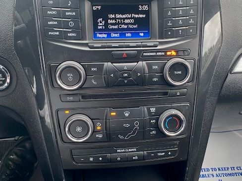 Used 2017 Ford Explorer 4WD XLT image 10