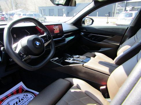 Used 2025 BMW 530i xDrive image 15