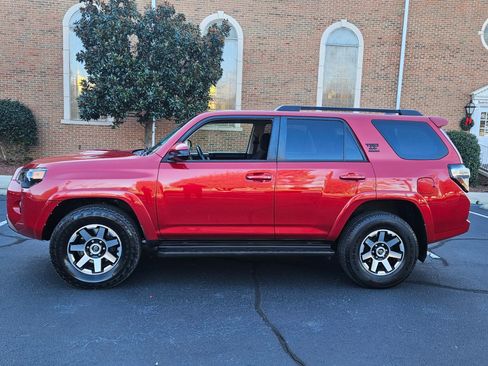 Used 2020 Toyota 4Runner image 2