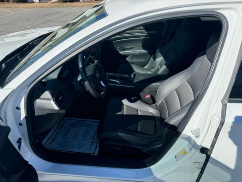 Used 2022 Honda Accord Sport image 13