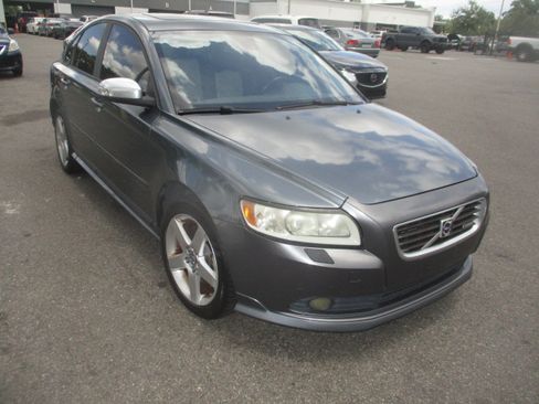 Used 2010 Volvo S40 T5 R-Design image 4