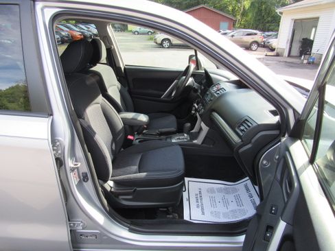 Used 2015 Subaru Forester 2.5i Premium AWD/4WD image 19