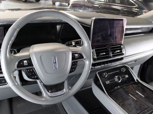 Used 2020 Lincoln Navigator Luxury image 7