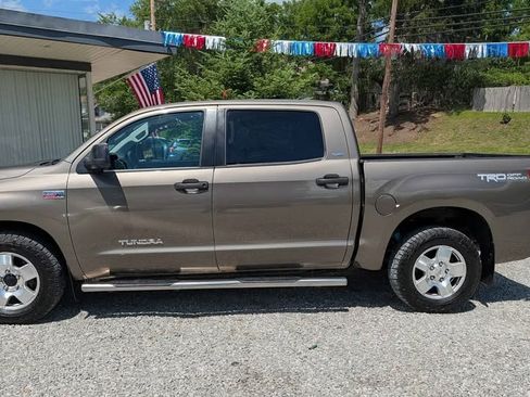 Used 2011 Toyota Tundra 4x4 CrewMax image 2