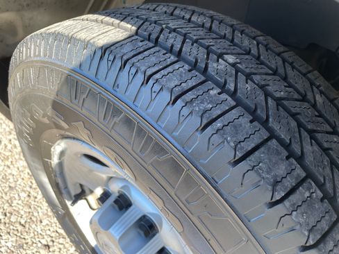 Used 2017 Chevrolet Express 2500 image 19