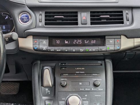 Used 2015 Lexus CT 200h image 16