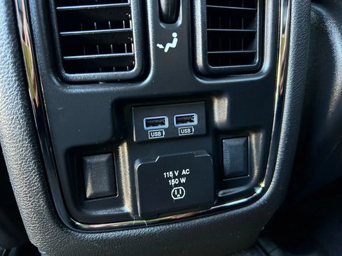 Used 2019 Jeep Grand Cherokee Limited image 36