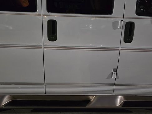 Used 1999 Chevrolet Express 1500 image 41