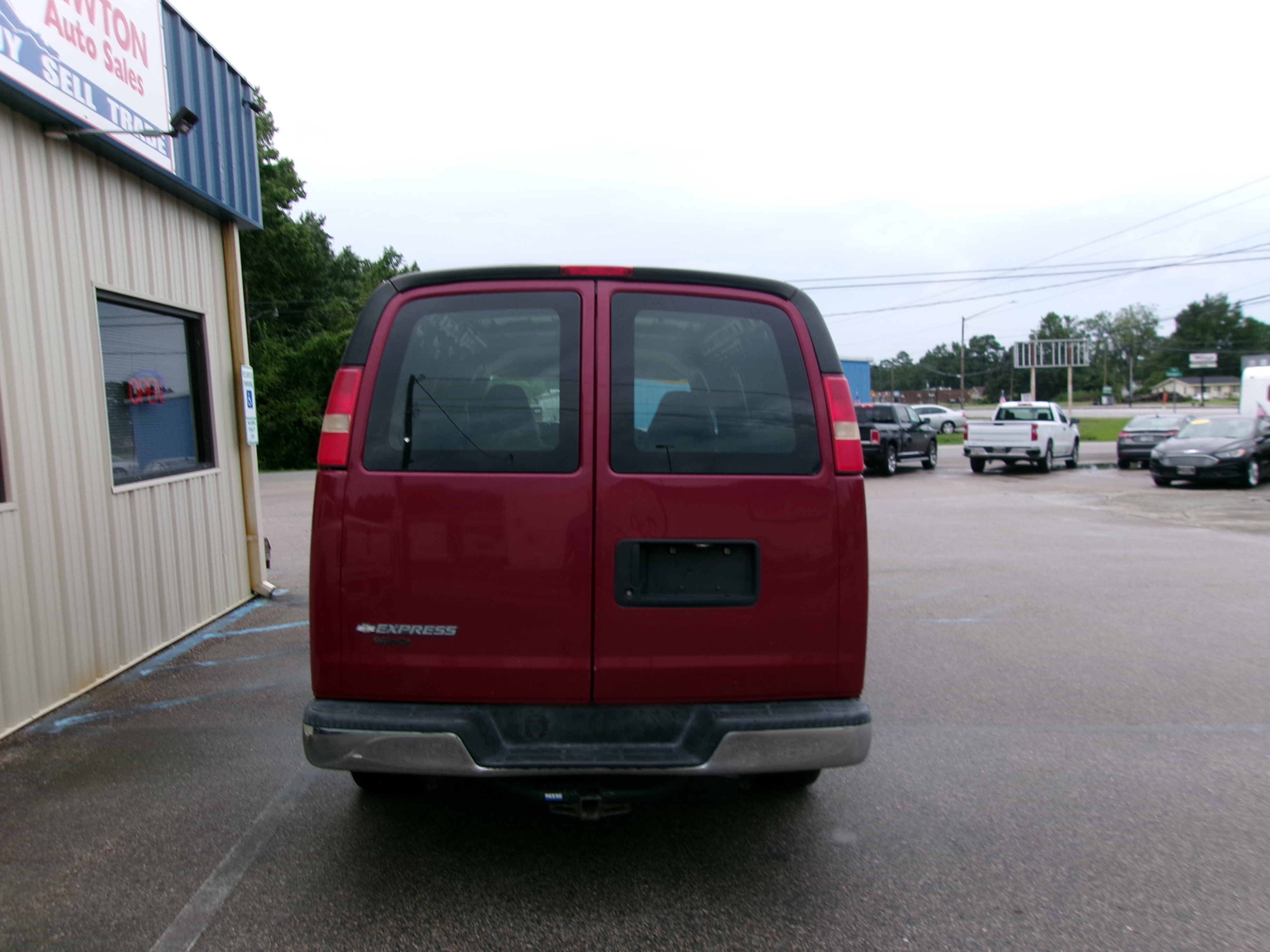 Used 2009 Chevrolet Express 2500 RWD image 4