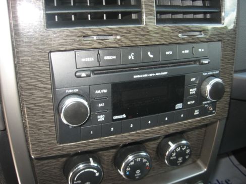 Used 2012 Jeep Liberty 4WD Limited Jet image 11