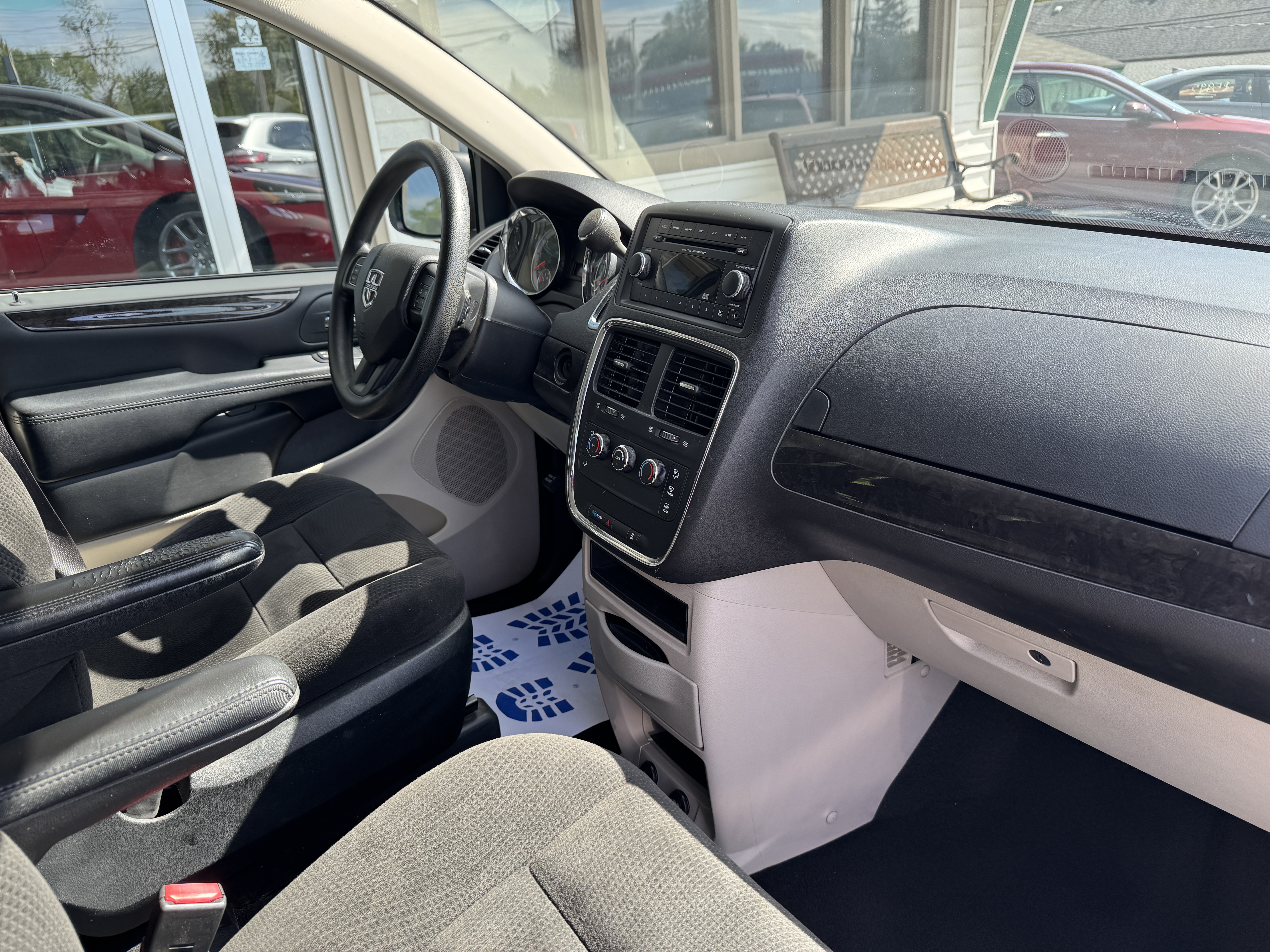 Used 2016 Dodge Grand Caravan American Value Package FWD image 14