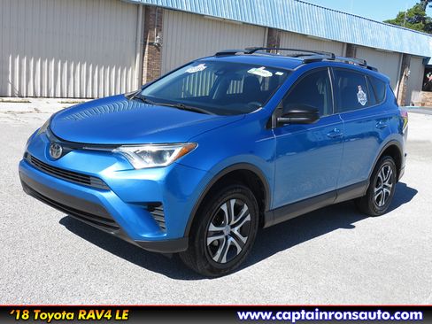 Used 2018 Toyota RAV4 LE image 2