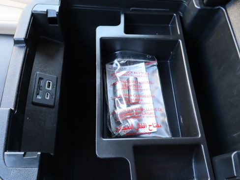 Used 2021 Chevrolet Suburban Premier image 40