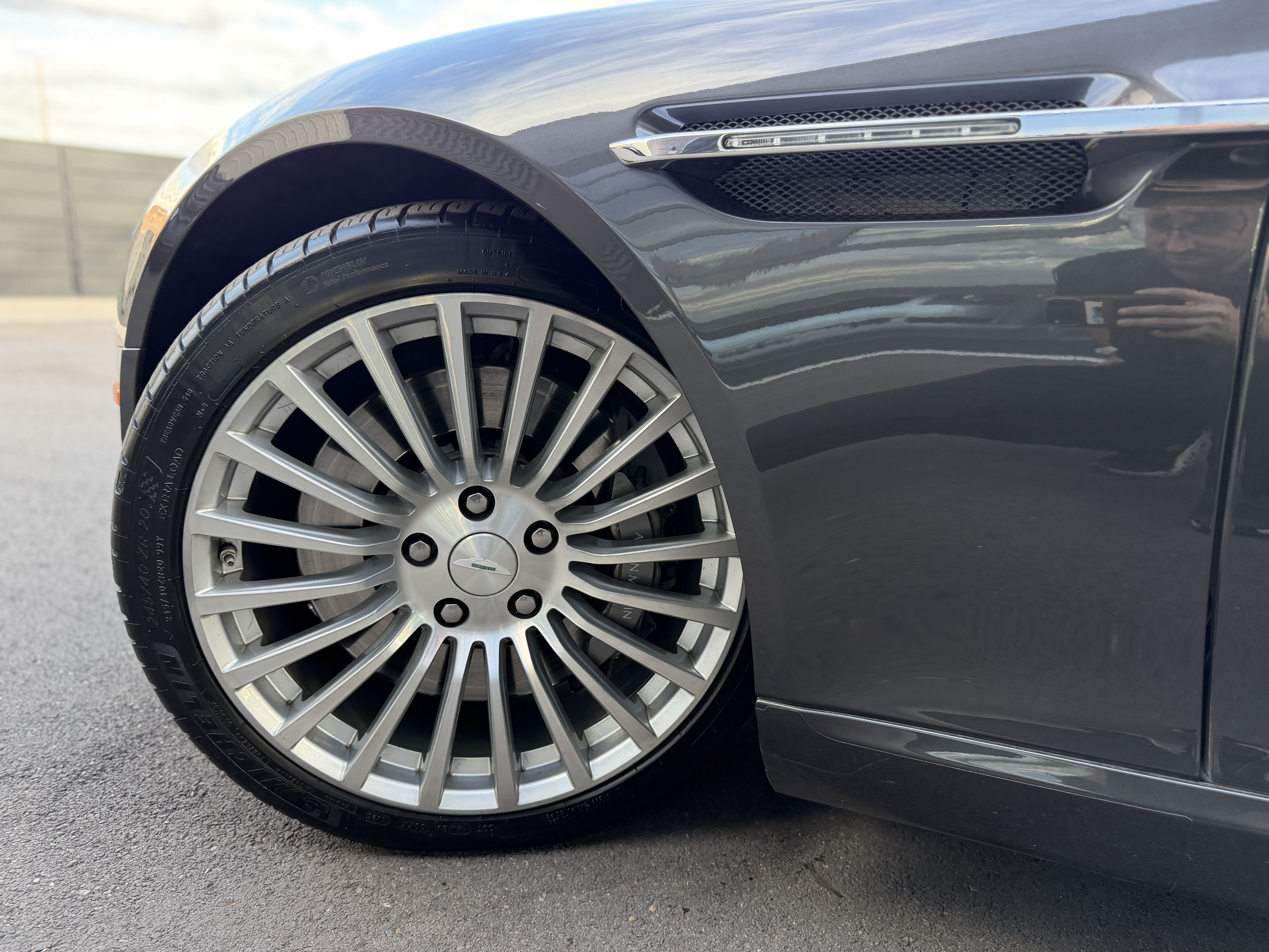 Used 2011 Aston Martin Rapide RWD image 3