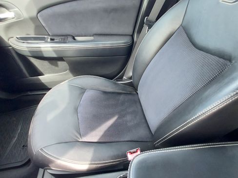 Used 2012 Chrysler 200 S image 9