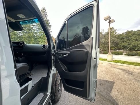 Used 2021 Mercedes-Benz Sprinter 2500 image 26