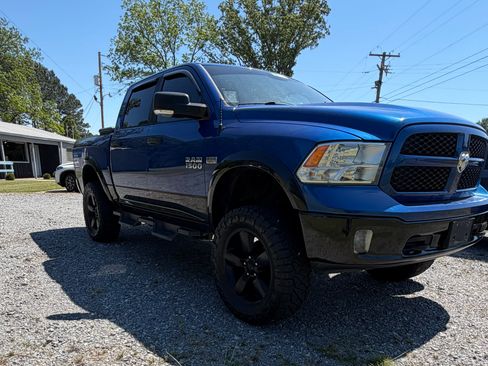 Used 2016 RAM 1500 4x4 Crew Cab SLT image 3